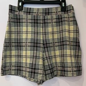 Hollister Women’s size Medium Ultra High Rise Plaid Shorts. Barely worn!